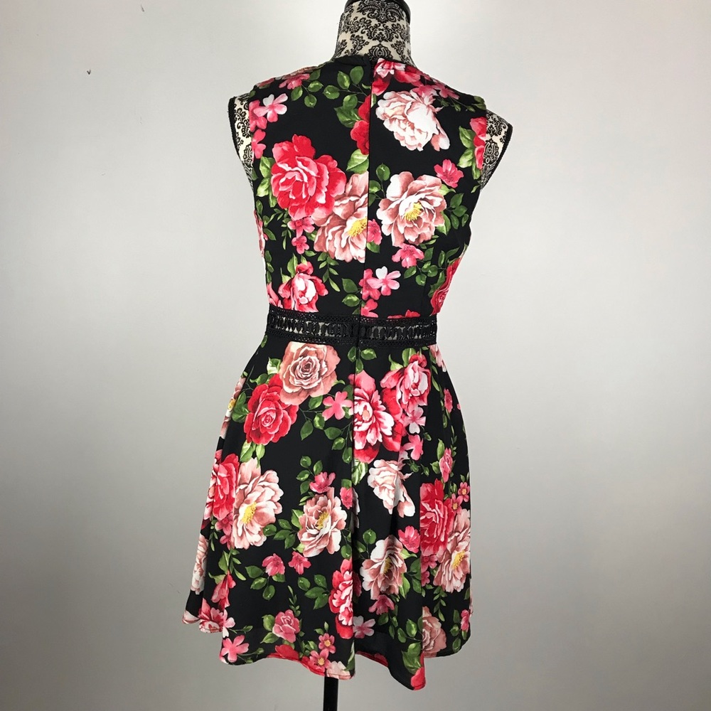 Women’s Sleeveless Mini Floral Dress, Small - Picture 4 of 9